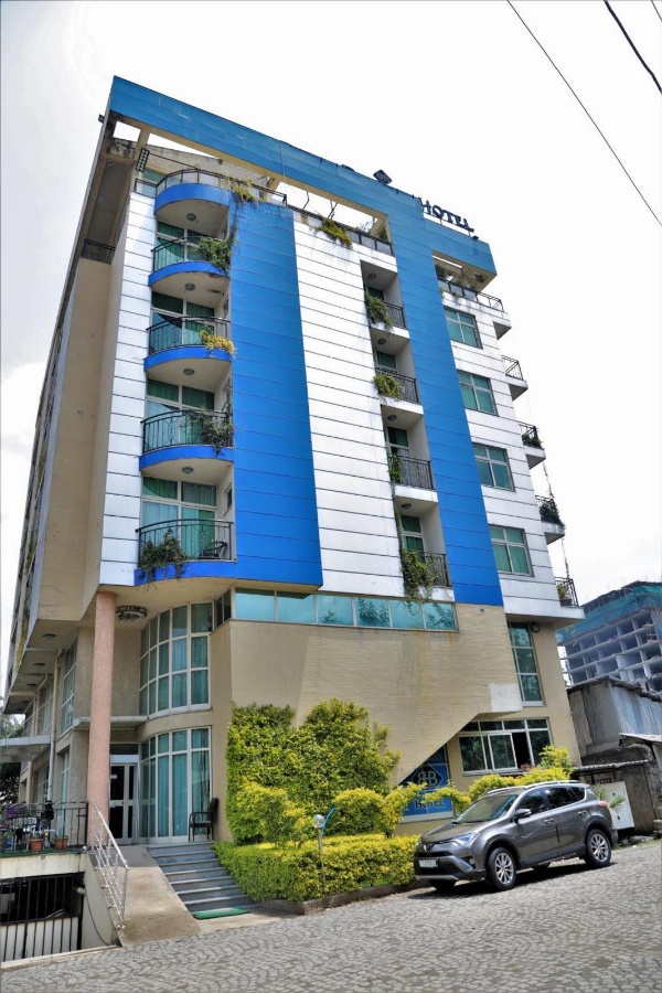 Blue Birds International Hotel image 1